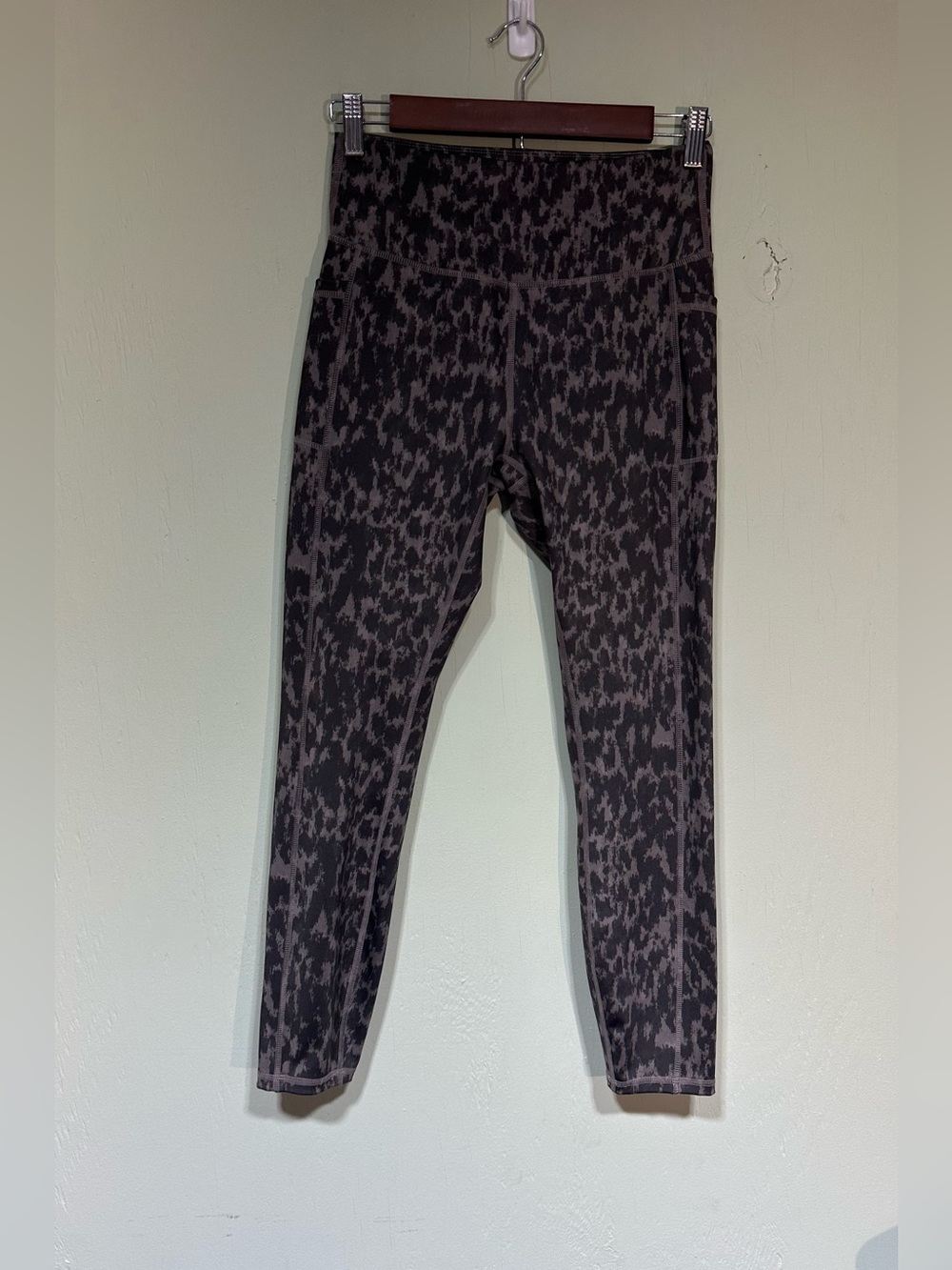 LegEnd animal print leggings women’s size medium